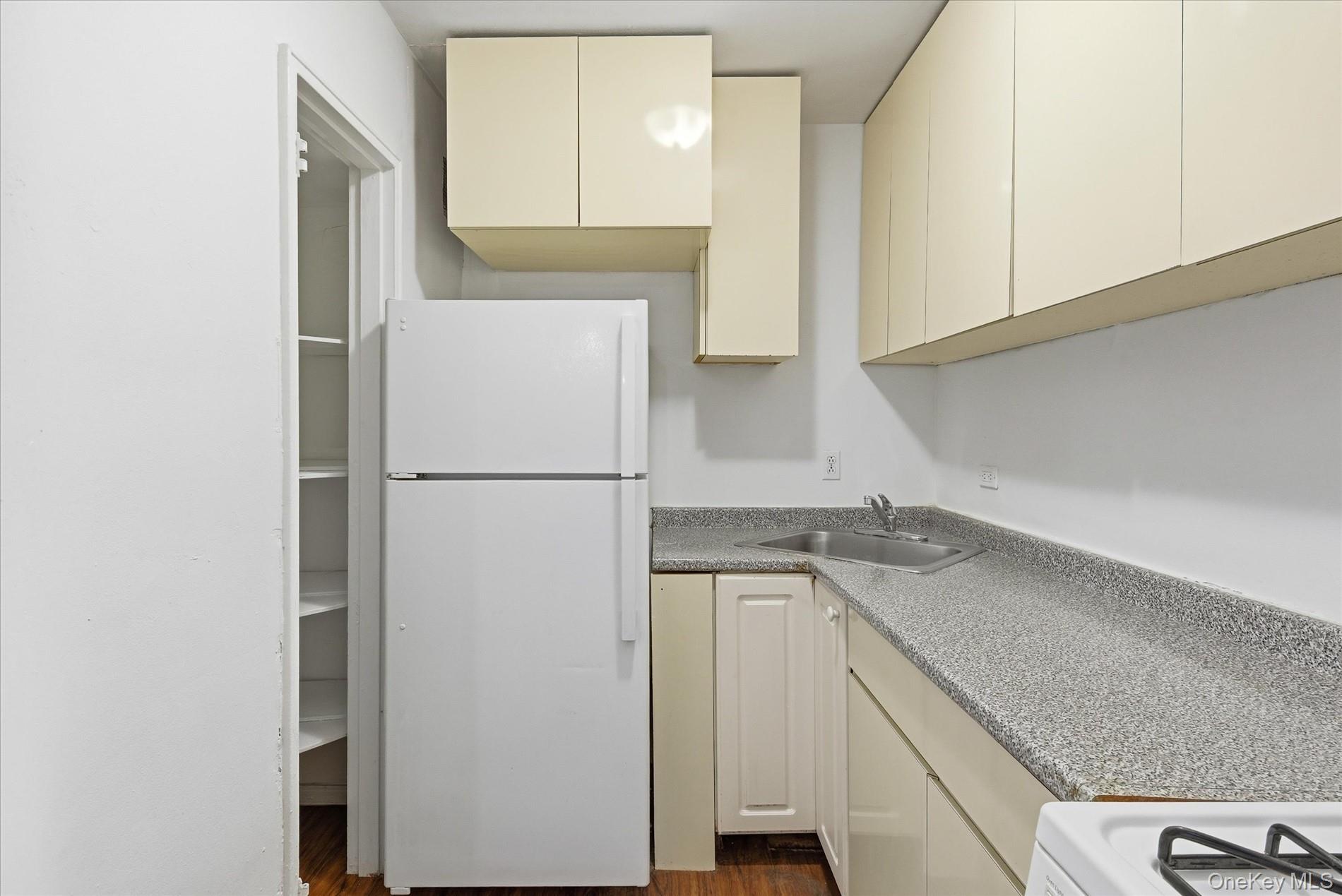 60-11 Broadway 4n Property Photo 8