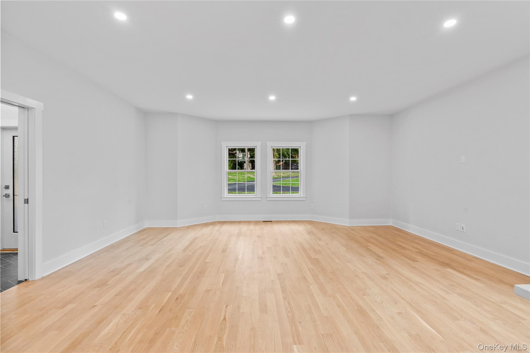 567 King Street Property Photo 9