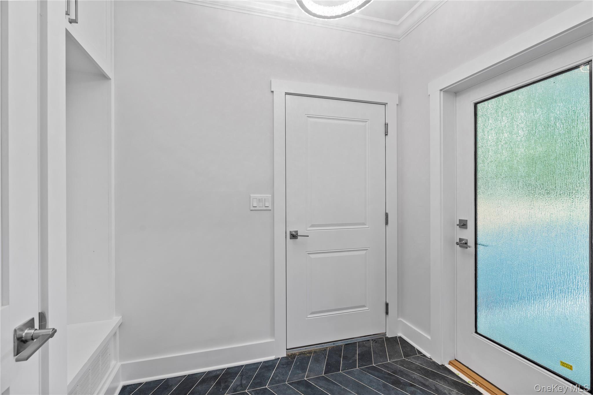 567 King Street Property Photo 14