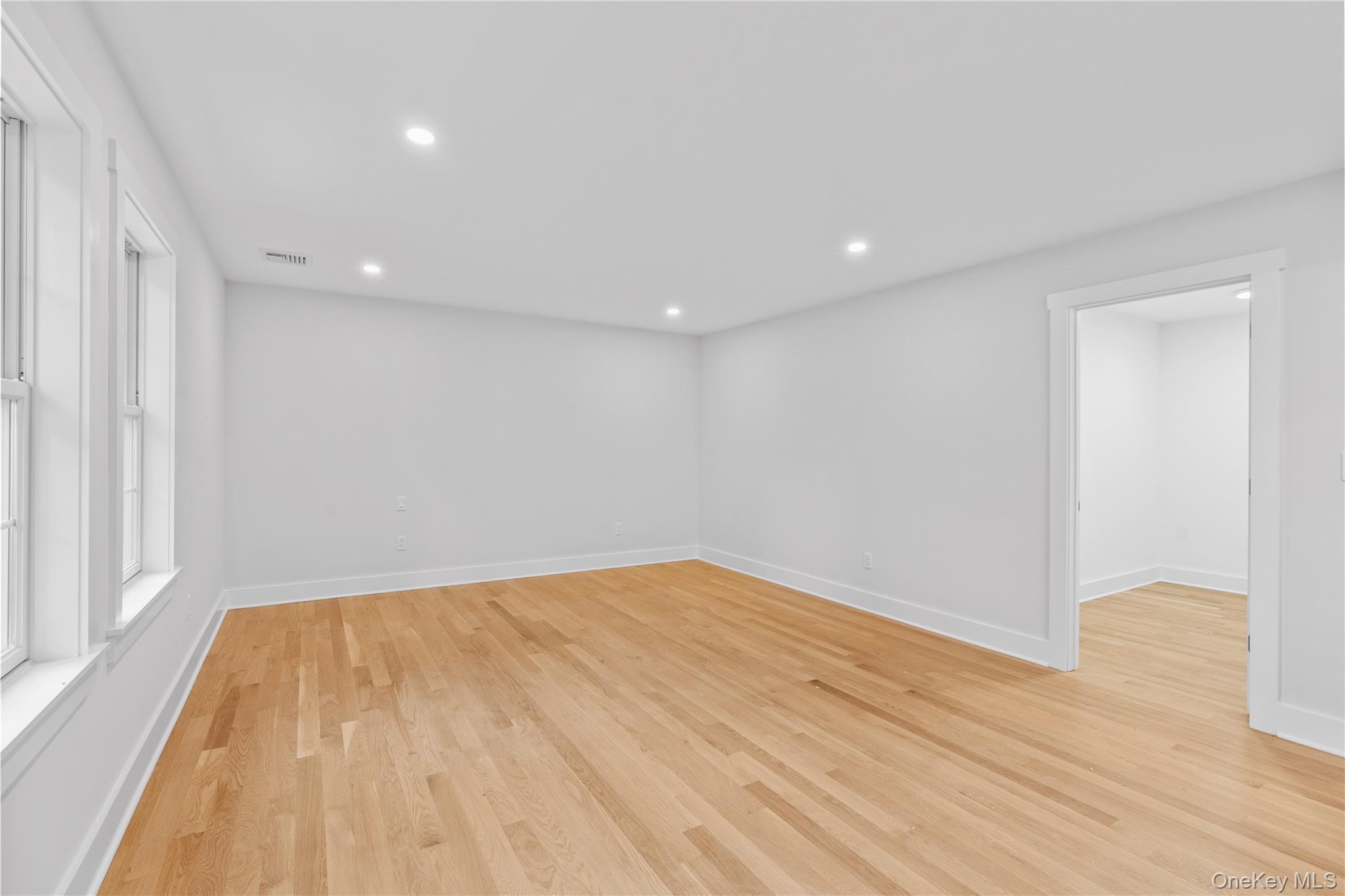 567 King Street Property Photo 21