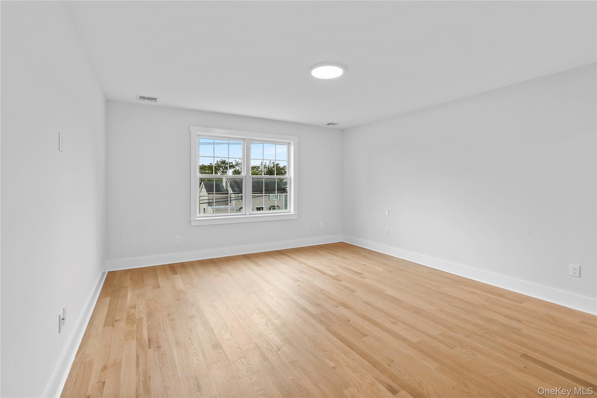 567 King Street Property Photo 22