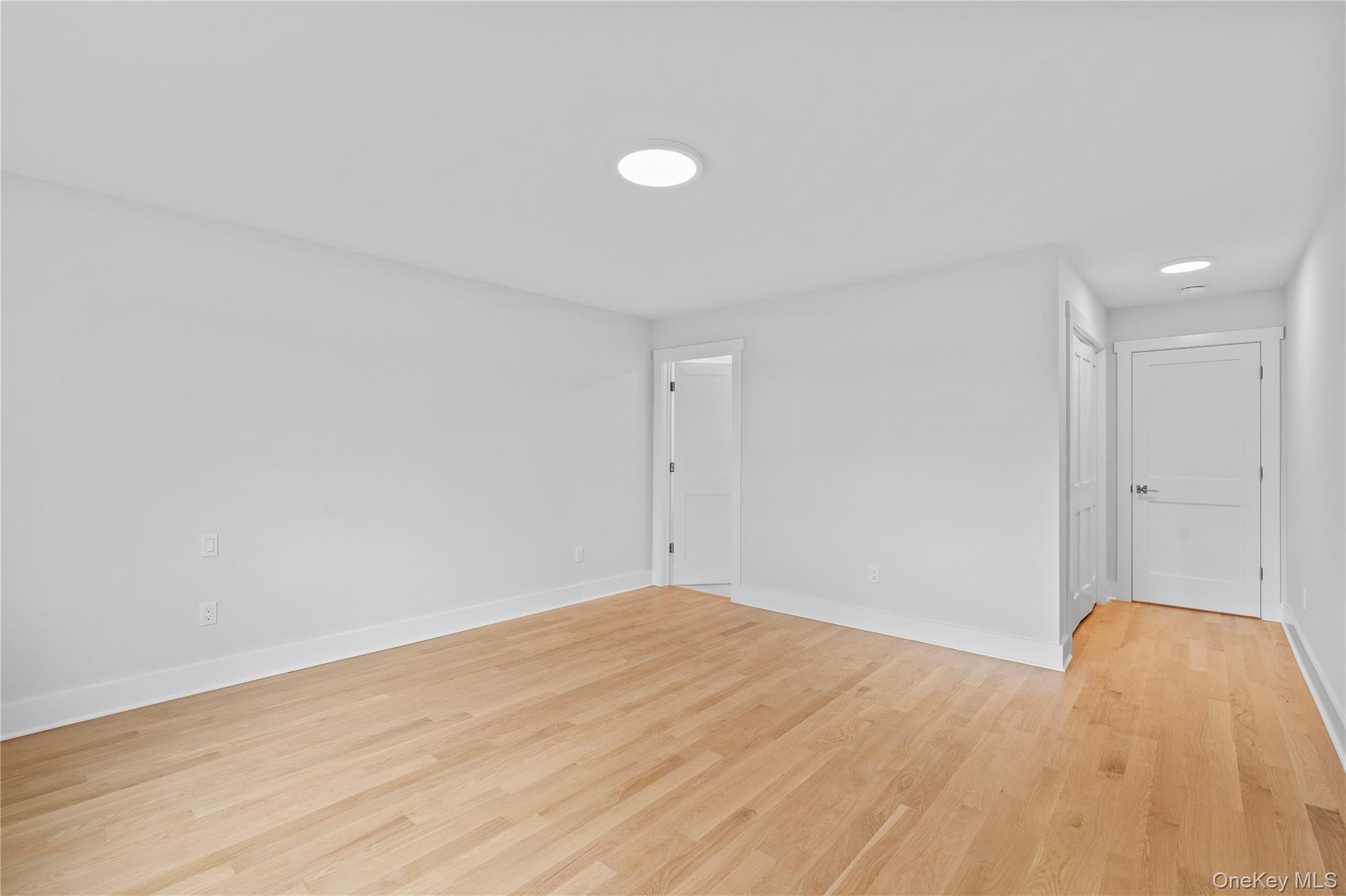 567 King Street Property Photo 23