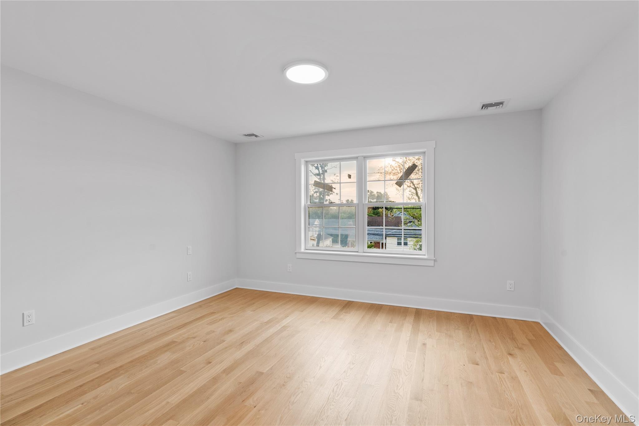 567 King Street Property Photo 26