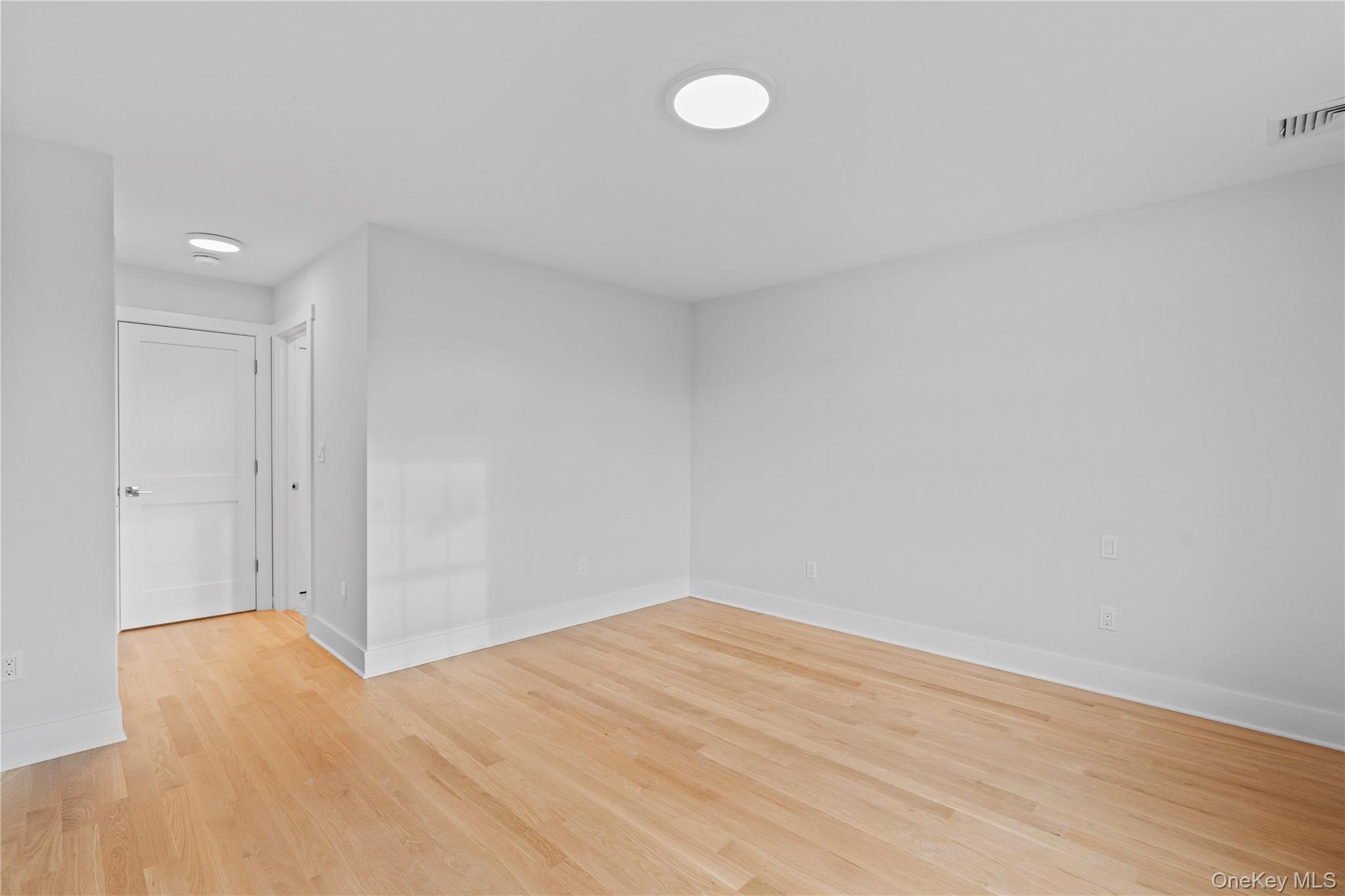 567 King Street Property Photo 27