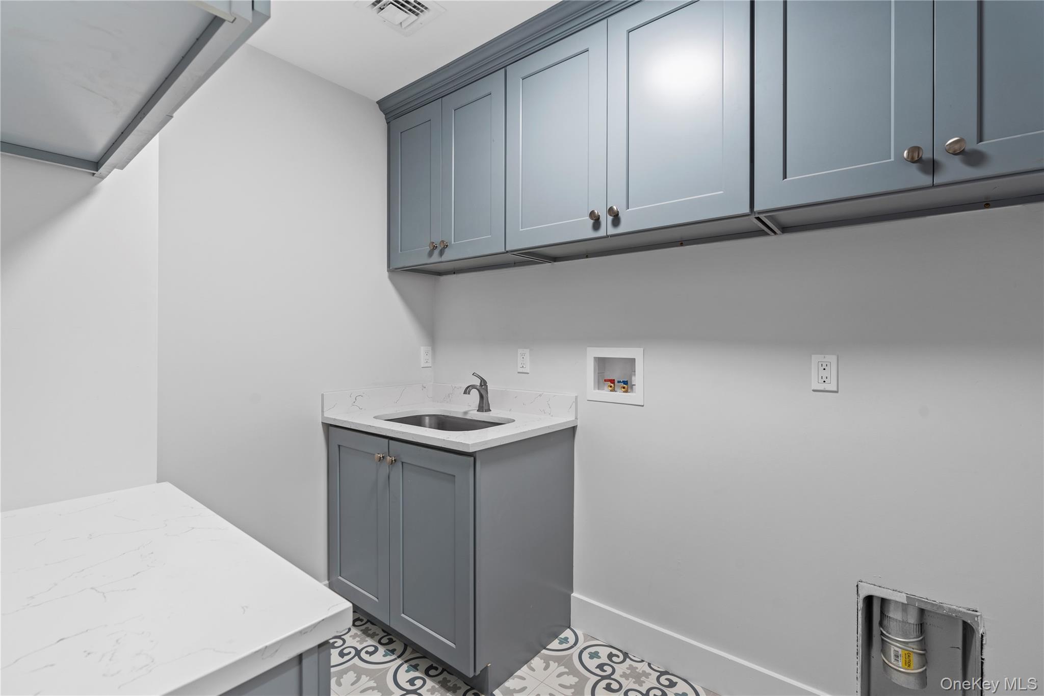 567 King Street Property Photo 31