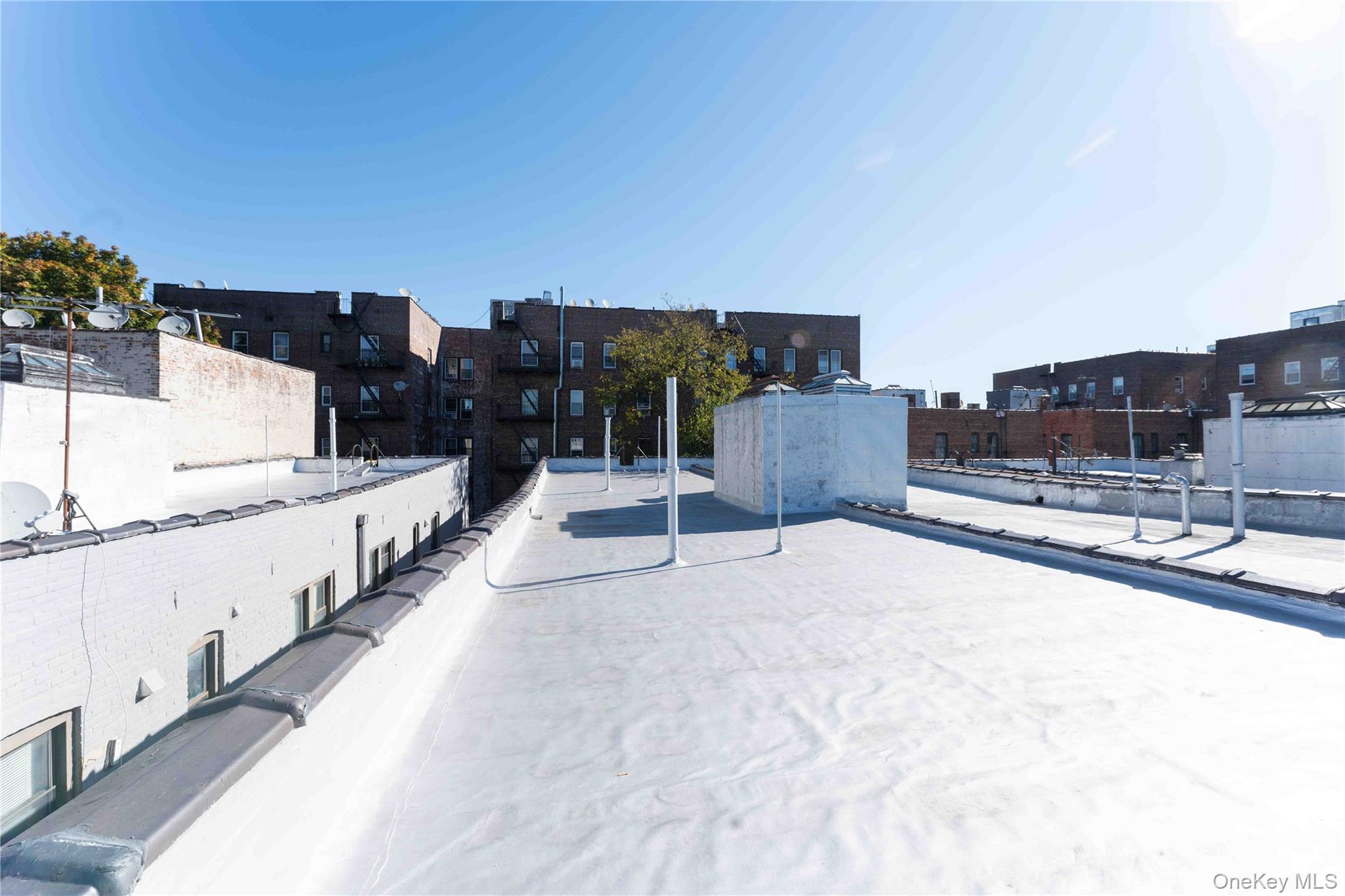 765 E 9th Street Property Photo 4
