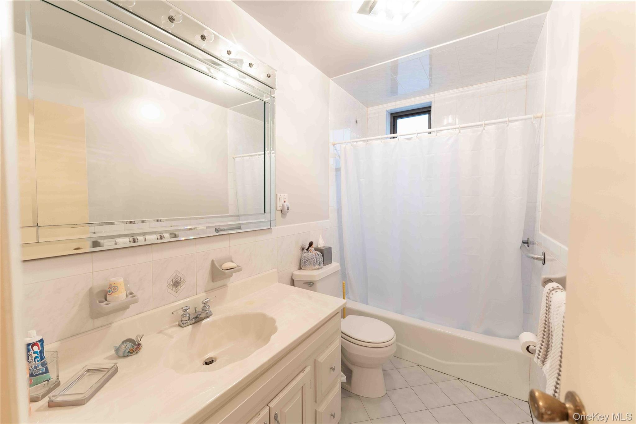 765 E 9th Street Property Photo 10
