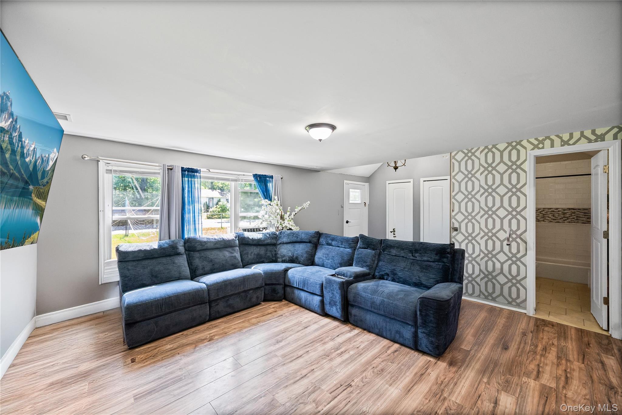 1113 Joselson Avenue Property Photo 3