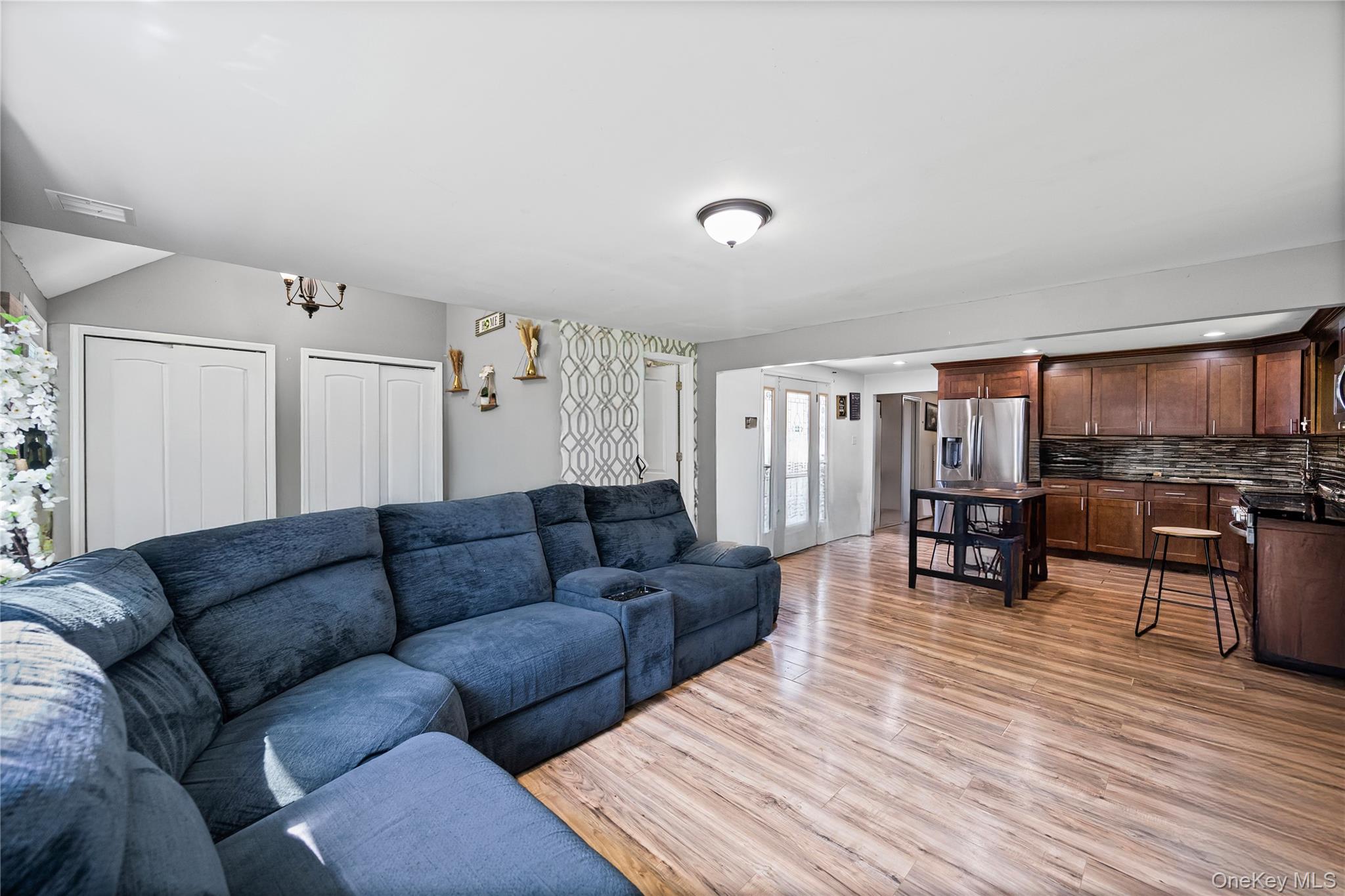 1113 Joselson Avenue Property Photo 4