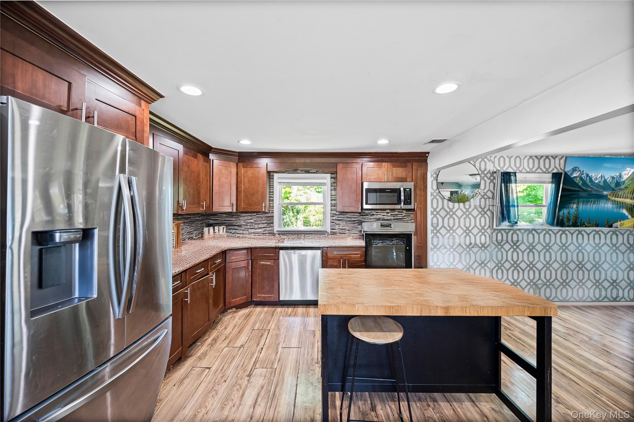 1113 Joselson Avenue Property Photo 8