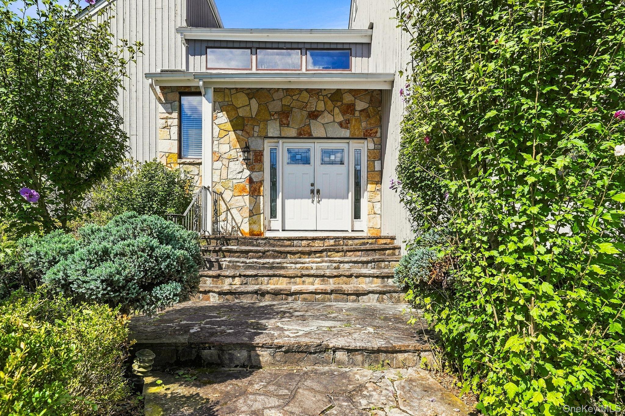 8 Cobbling Rock Drive Property Photo 1
