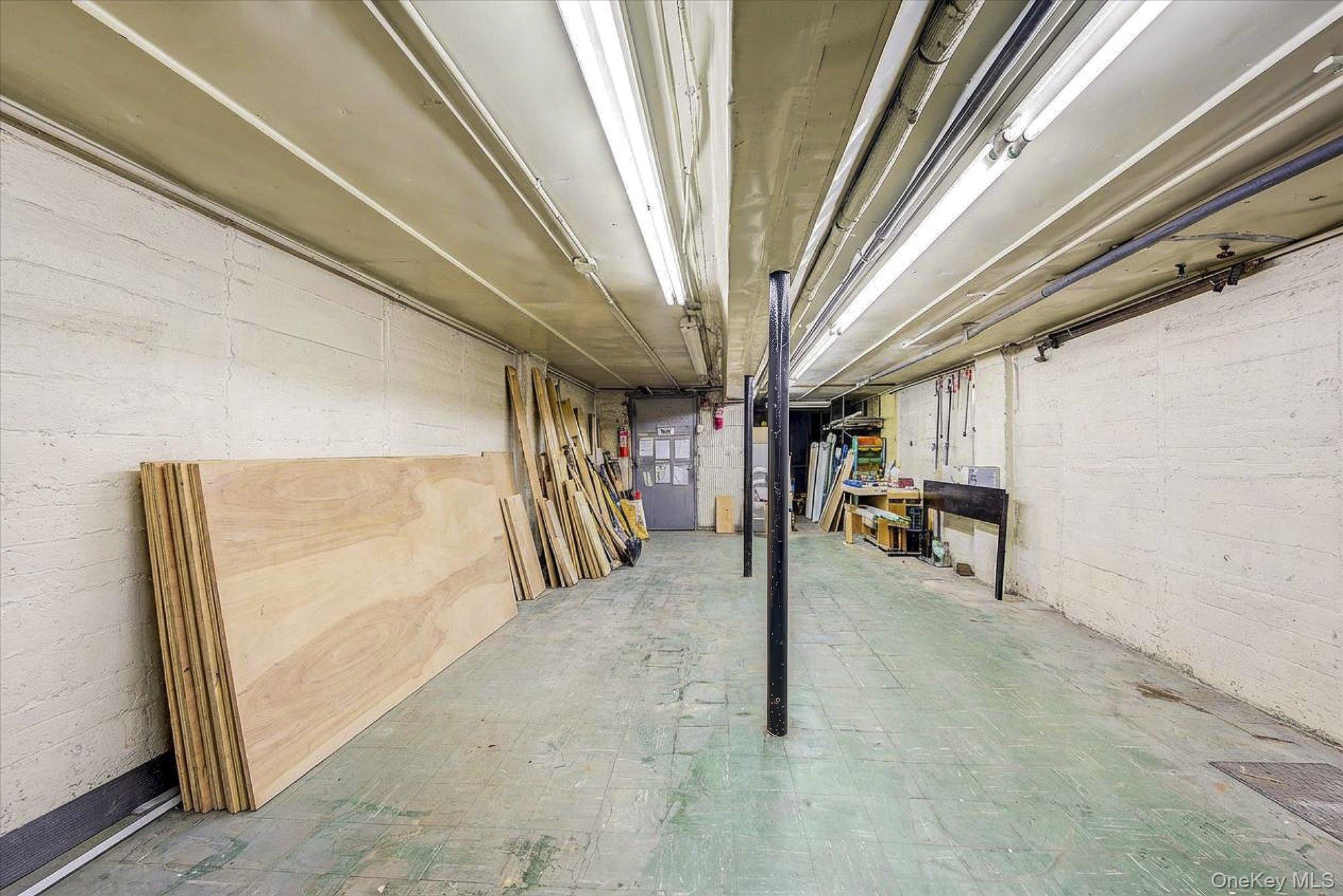32-33/35/37/39 Steinway Street Property Photo 15