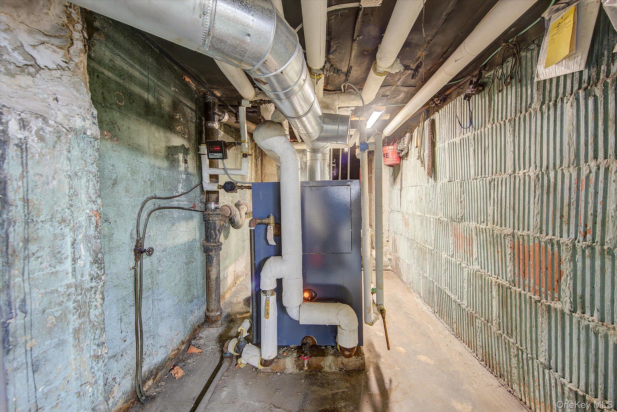 32-33/35/37/39 Steinway Street Property Photo 16