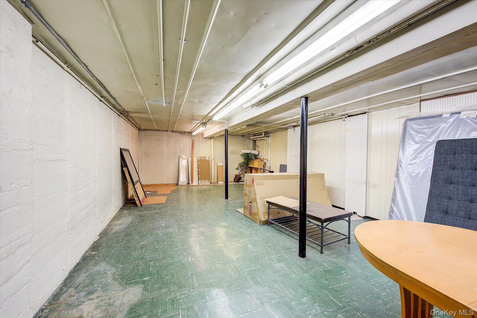 32-33/35/37/39 Steinway Street Property Photo 17