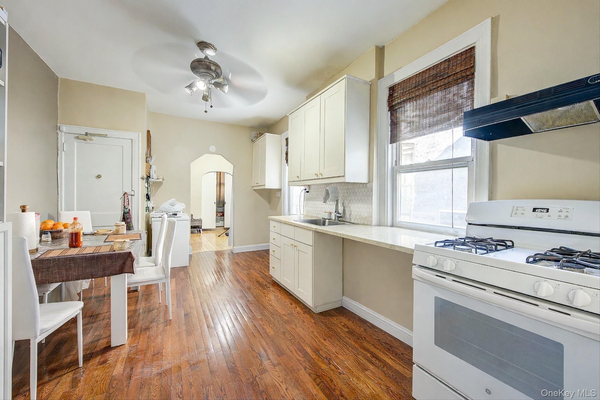 32-33/35/37/39 Steinway Street Property Photo 30