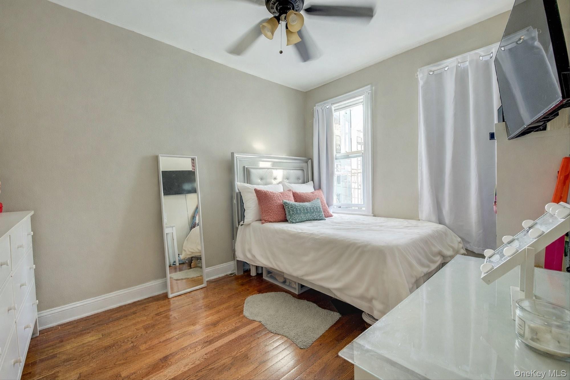 32-33/35/37/39 Steinway Street Property Photo 33