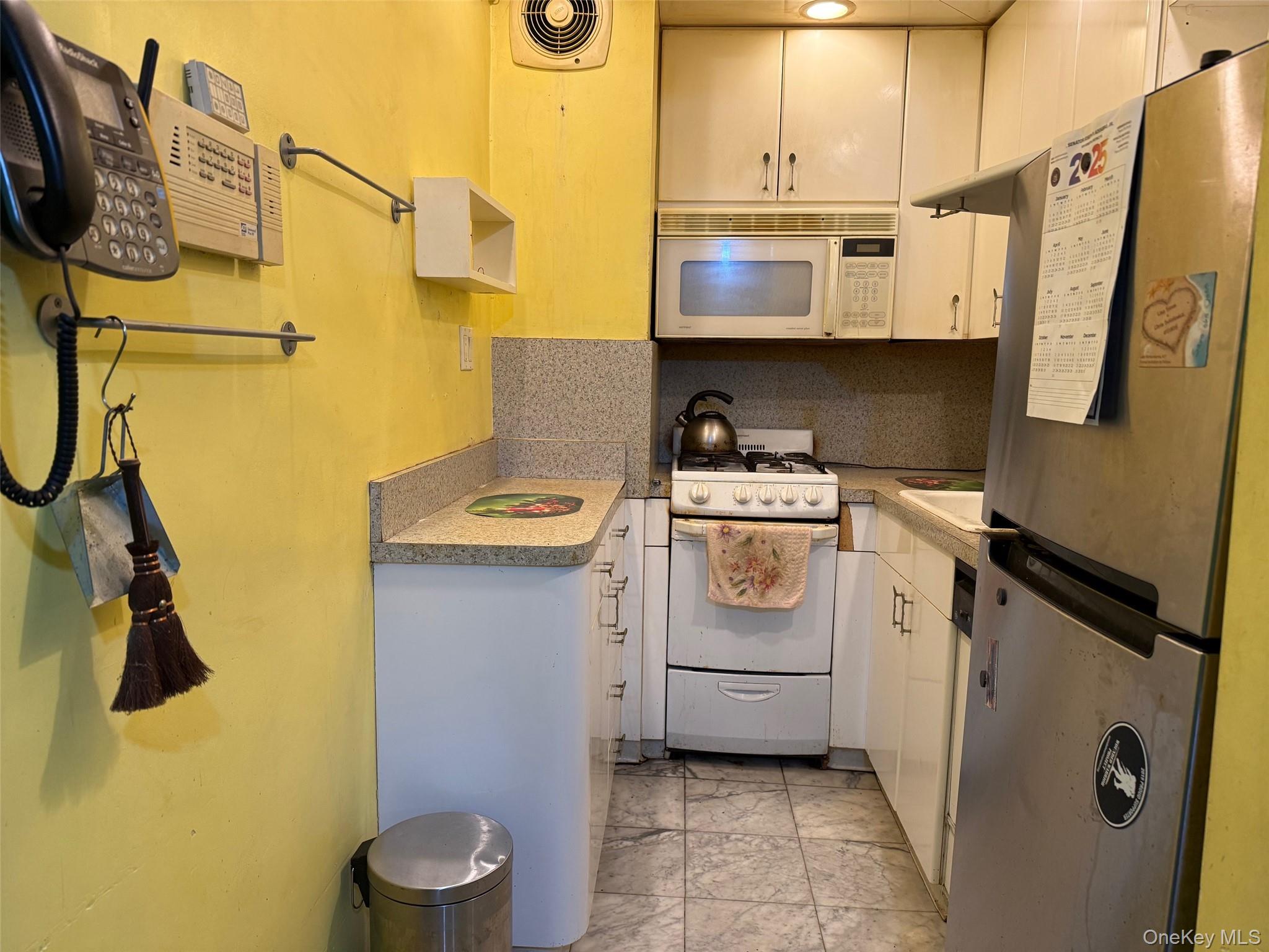 83-25 98 Street 3b Property Photo 4
