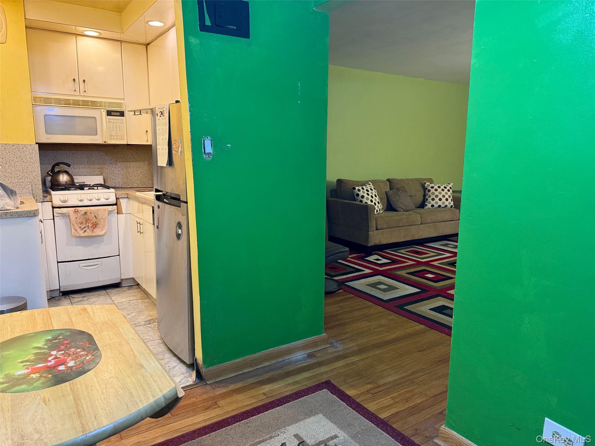 83-25 98 Street 3b Property Photo 5