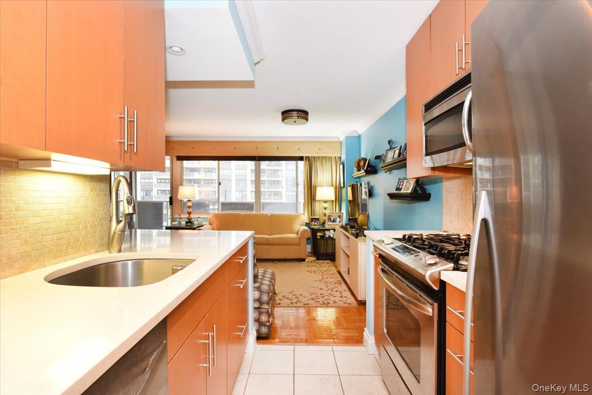 18-15 215 Street 2g Property Photo 18