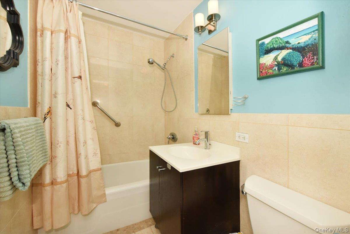 18-15 215 Street 2g Property Photo 27