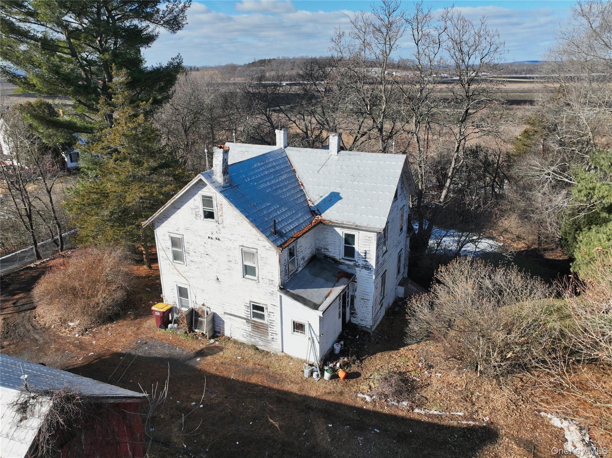 256 Round Hill Road Property Photo 1