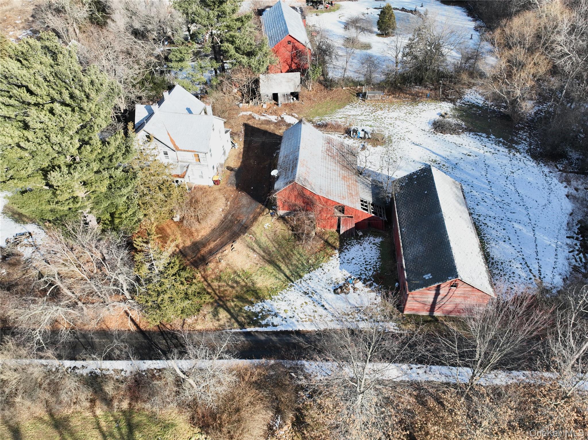 256 Round Hill Road Property Photo 2