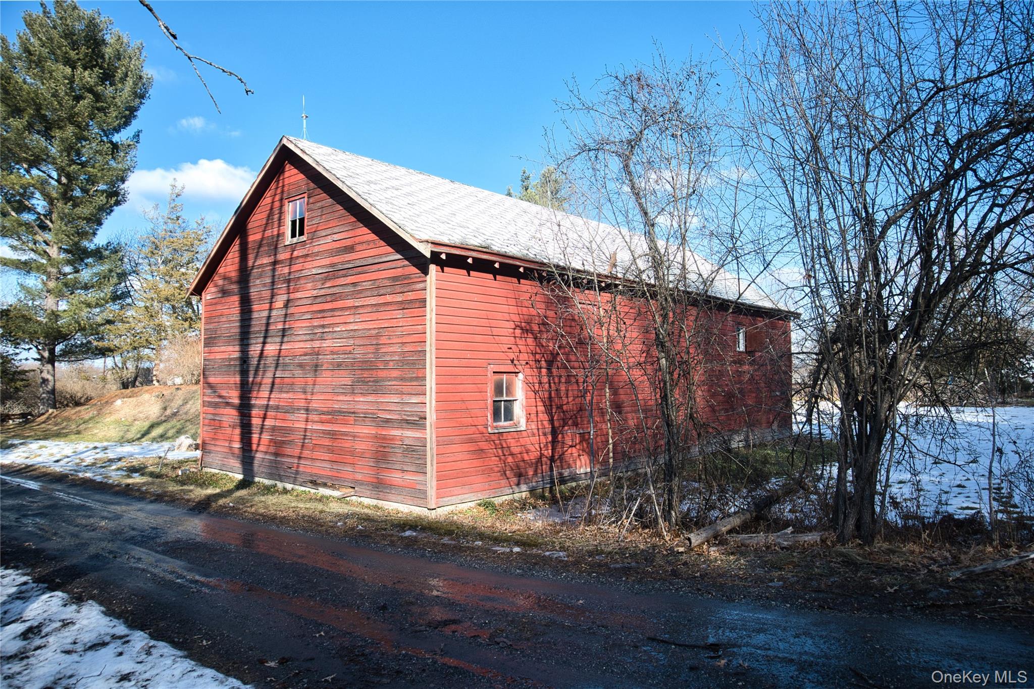 256 Round Hill Road Property Photo 4
