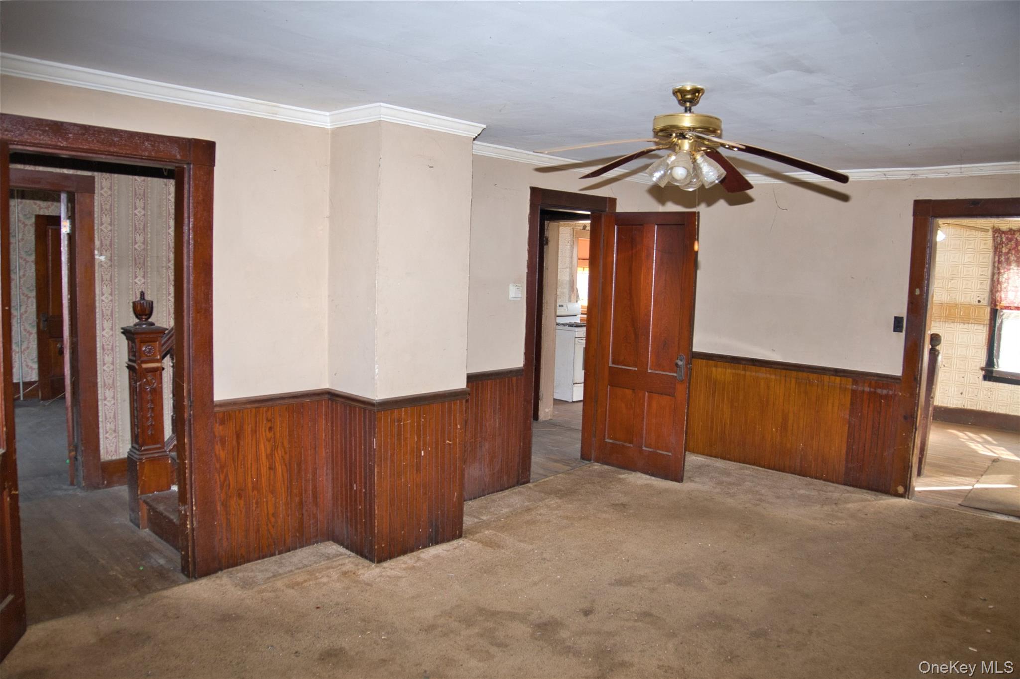 256 Round Hill Road Property Photo 6
