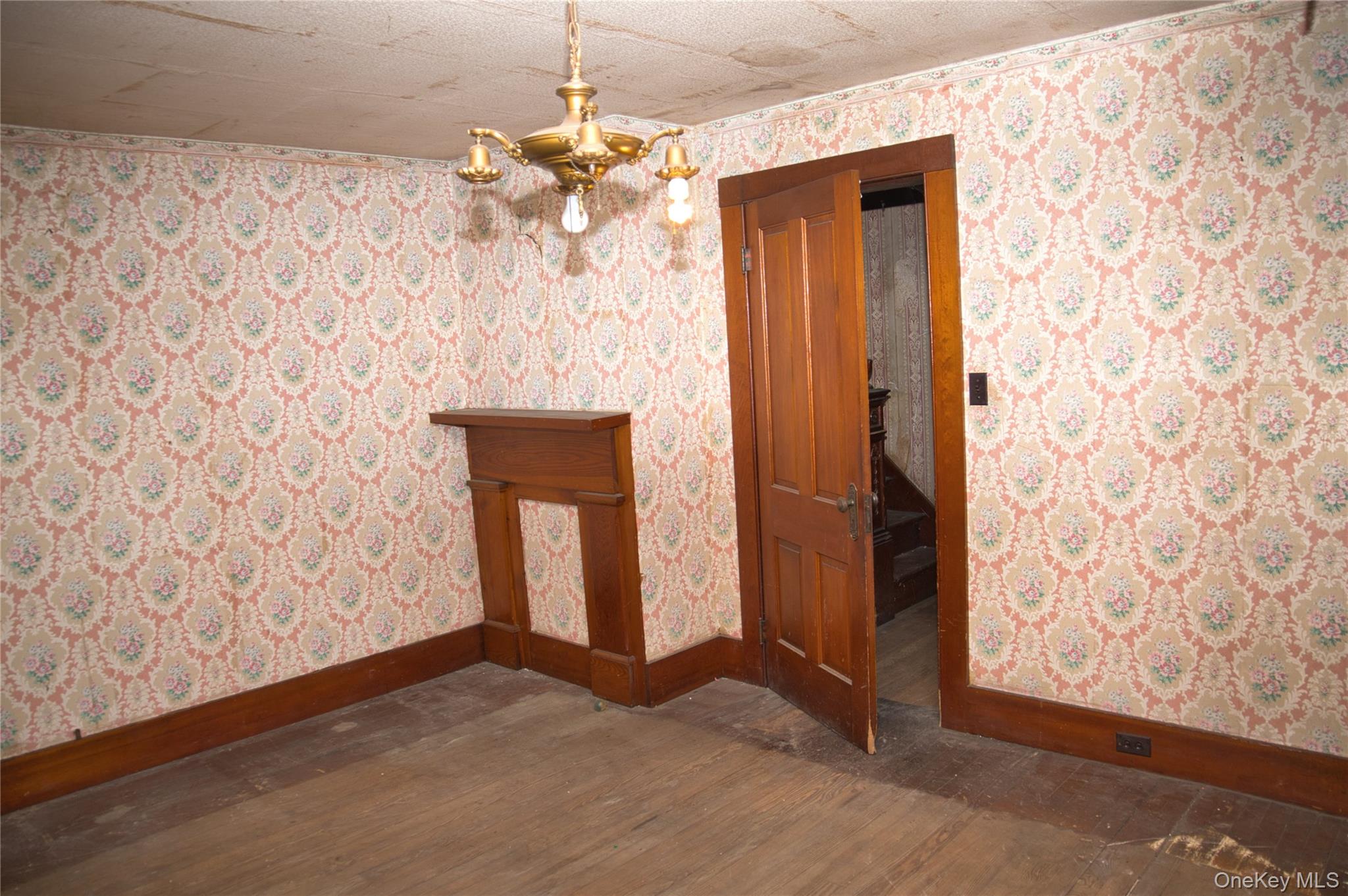 256 Round Hill Road Property Photo 8