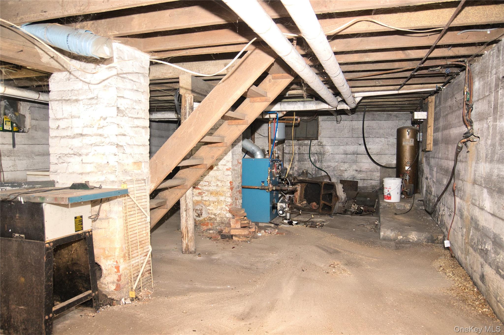 256 Round Hill Road Property Photo 12