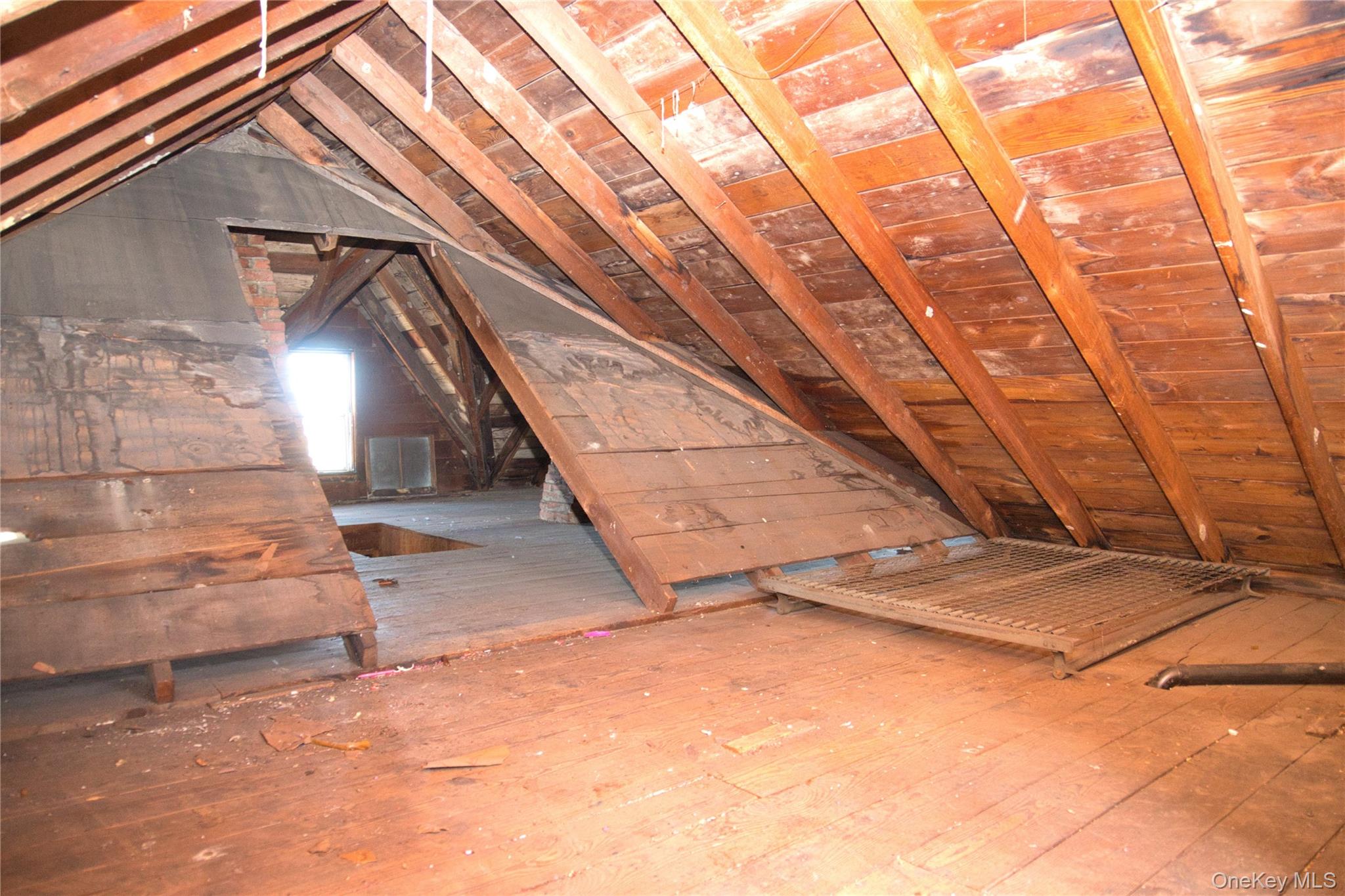 256 Round Hill Road Property Photo 14