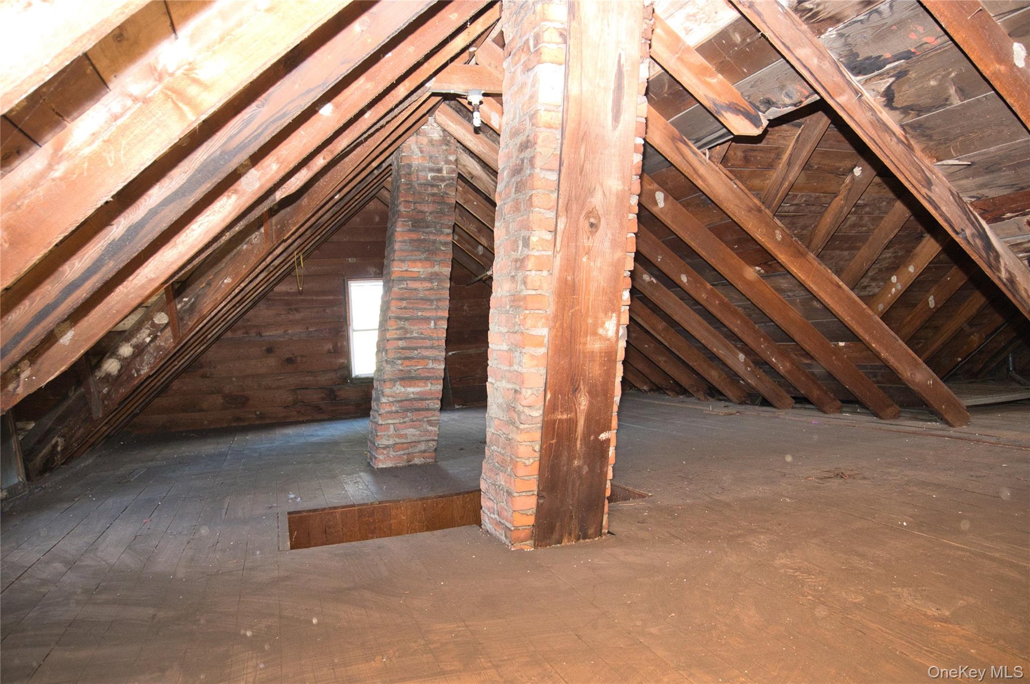 256 Round Hill Road Property Photo 15
