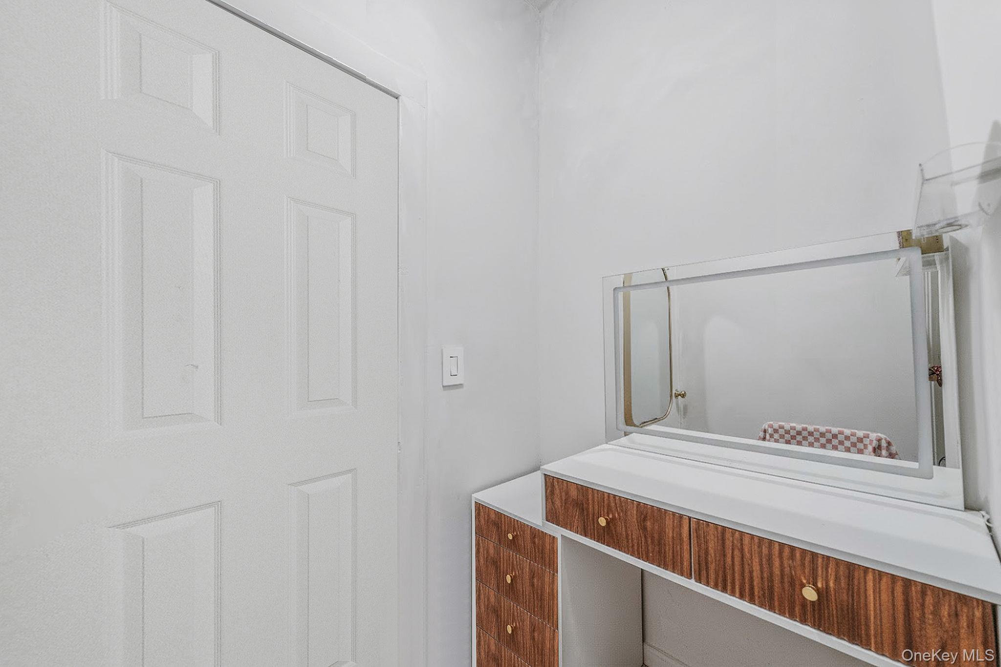 5807 Maspeth Avenue Property Photo 11