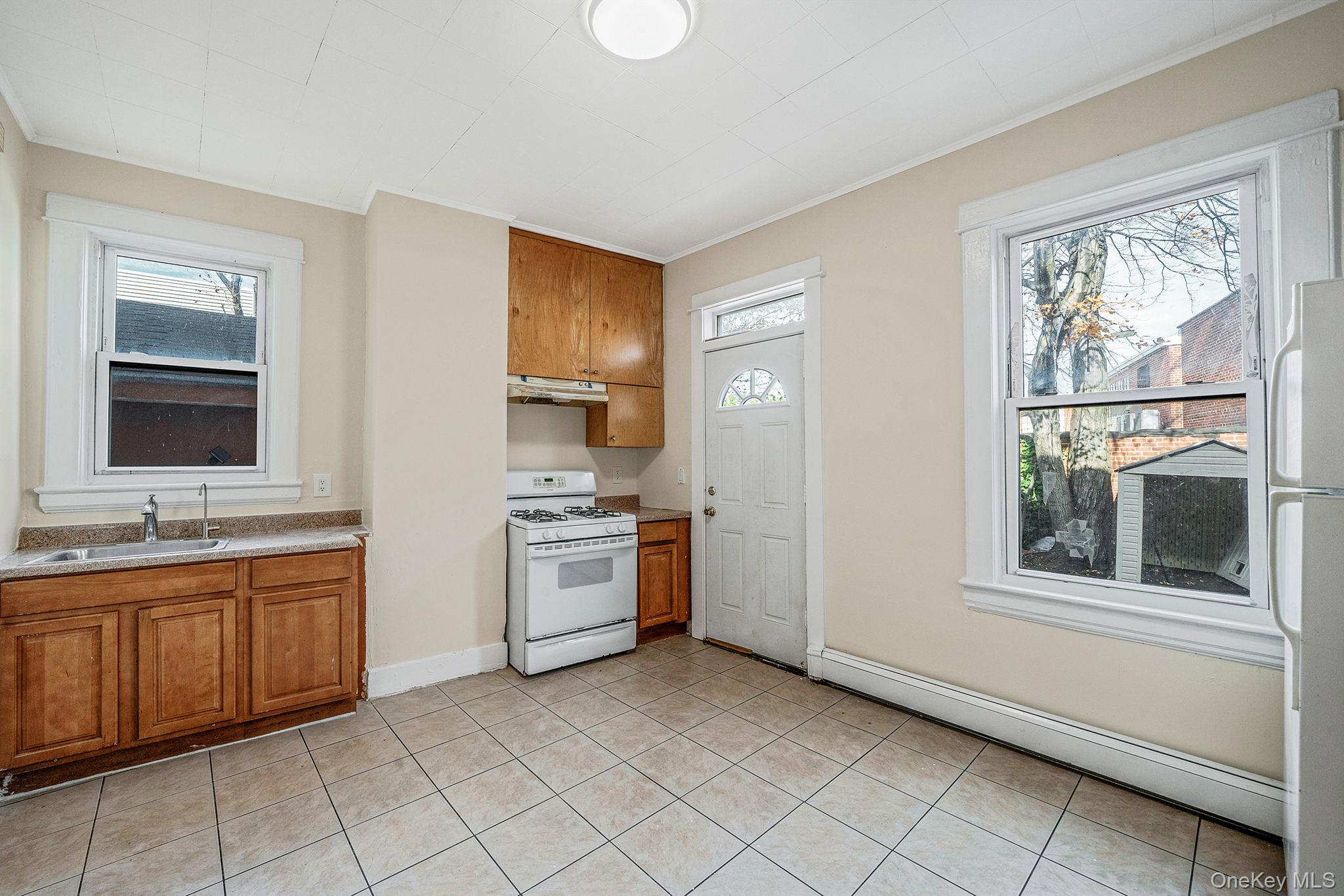 5807 Maspeth Avenue Property Photo 14