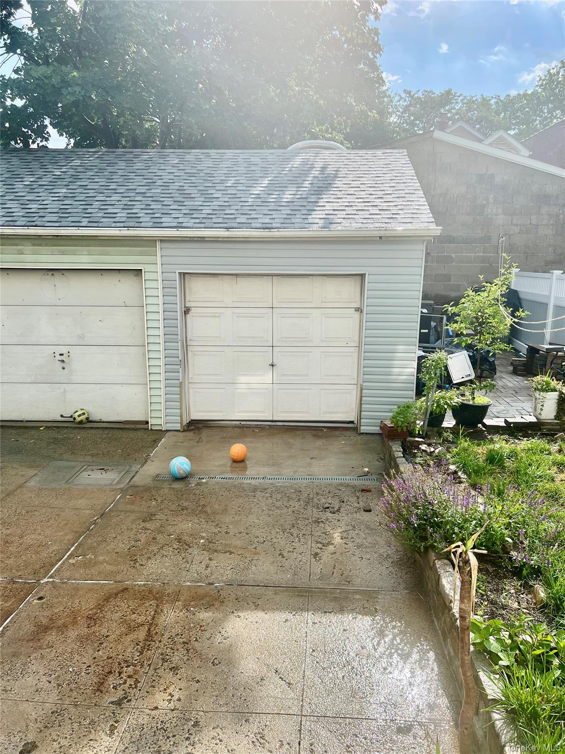 22-26 74 Street Property Photo 14