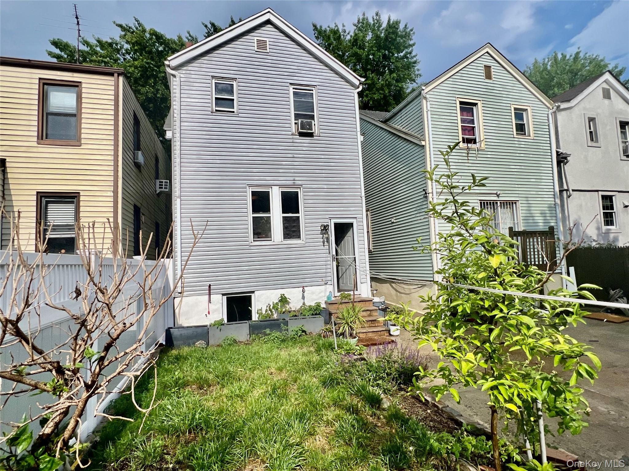 22-26 74 Street Property Photo 16