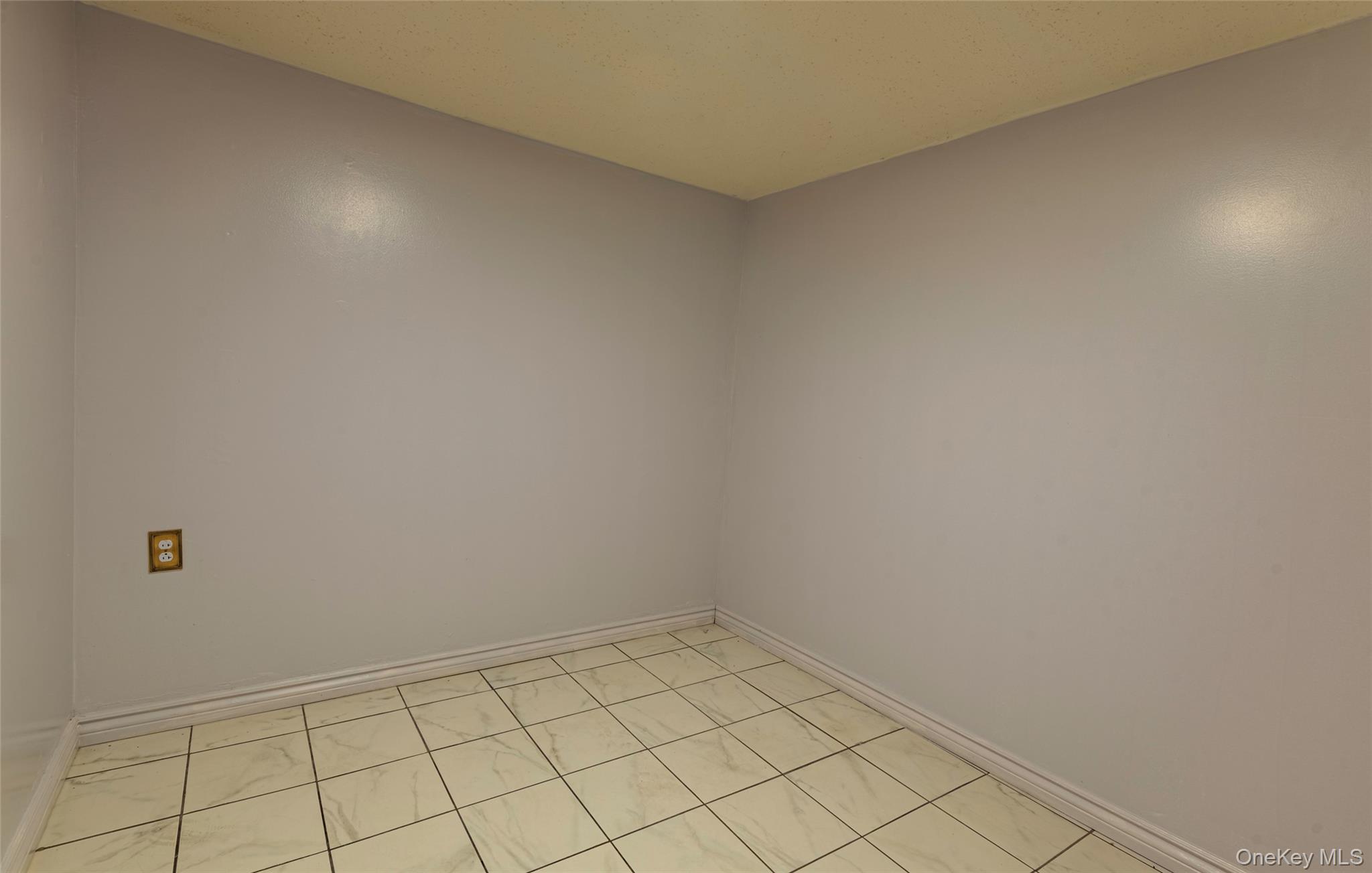 244-19 Grand Central Parkway Property Photo 19