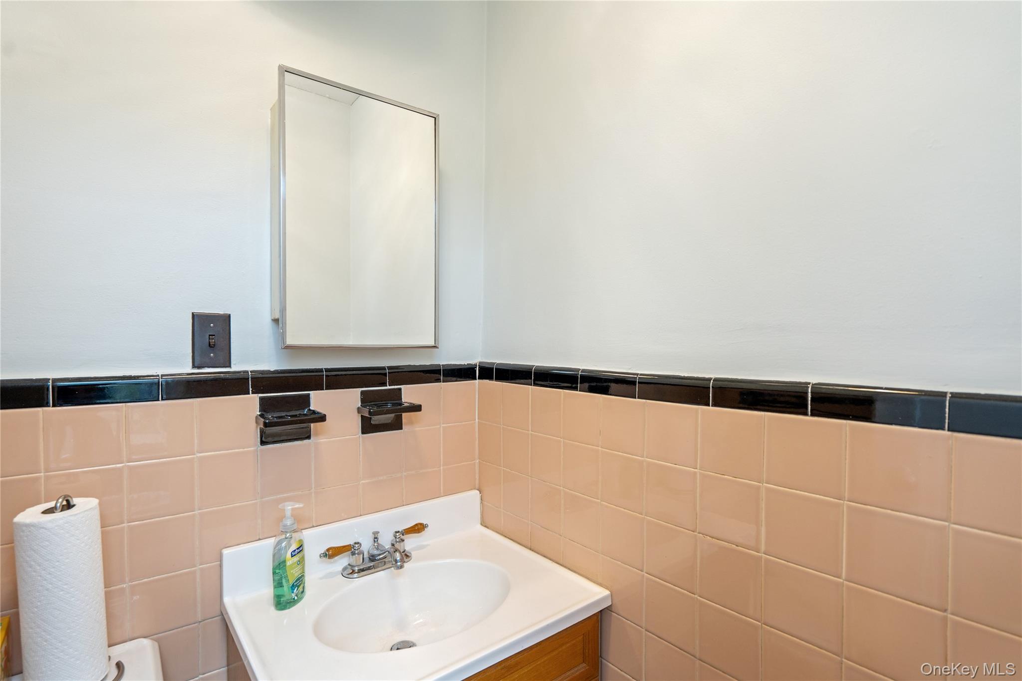 200 N Village Avenue 100 Property Photo 20