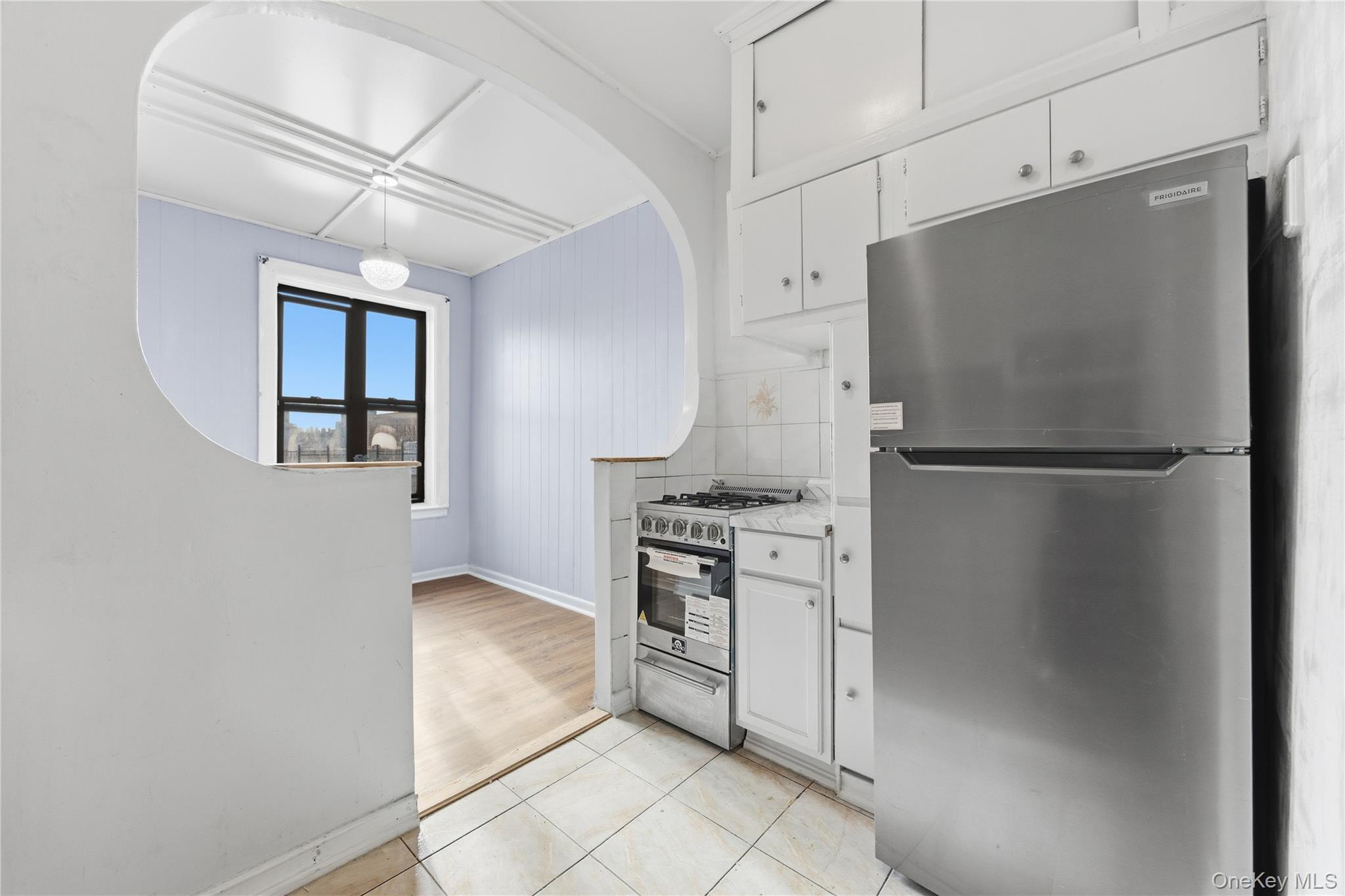 2922 Barnes Avenue 5l Property Photo 5