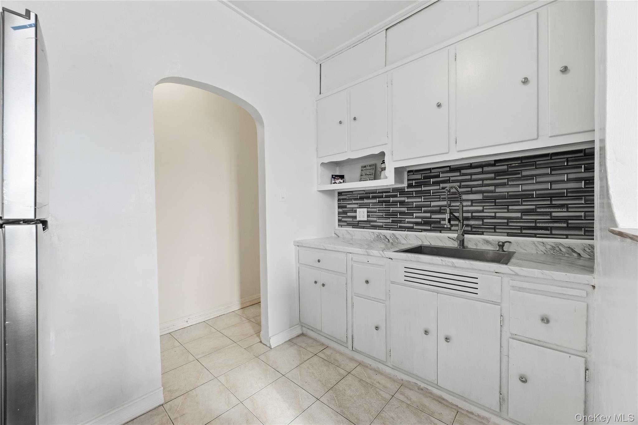 2922 Barnes Avenue 5l Property Photo 6