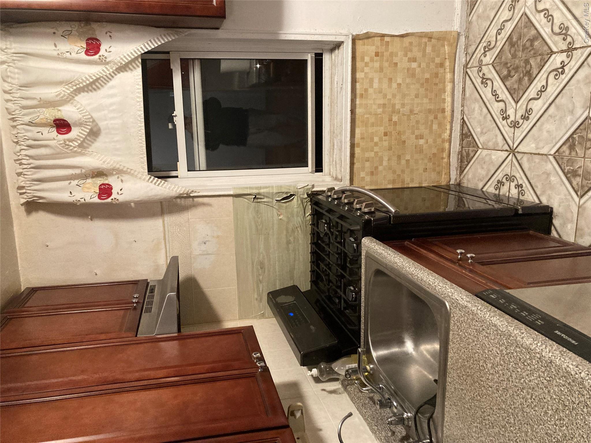 62-59 108 6e Property Photo 7