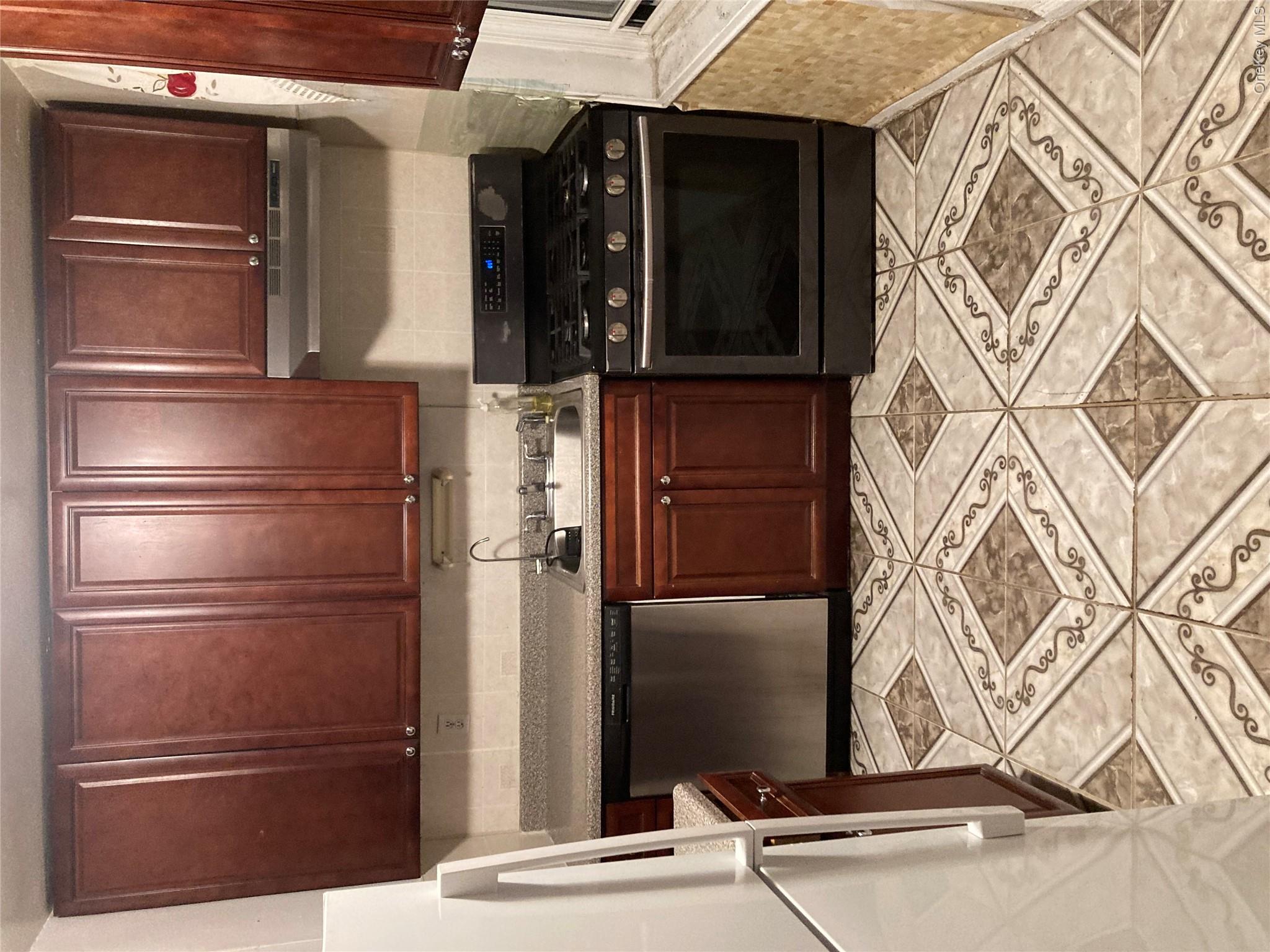 62-59 108 6e Property Photo 8