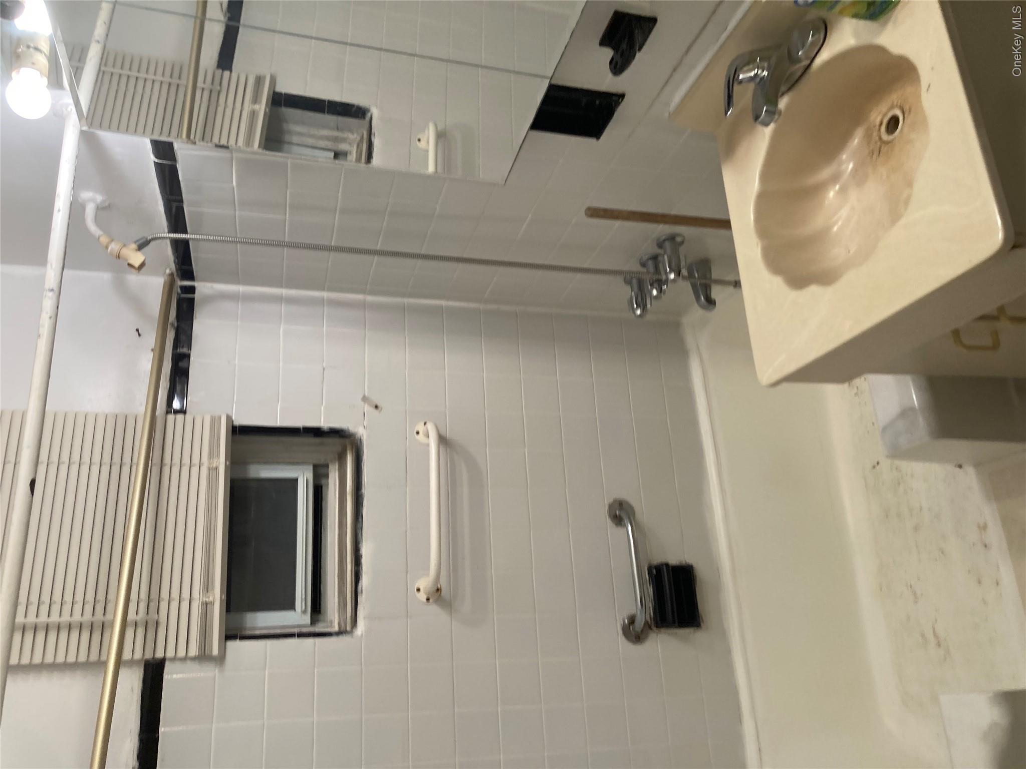 62-59 108 6e Property Photo 10