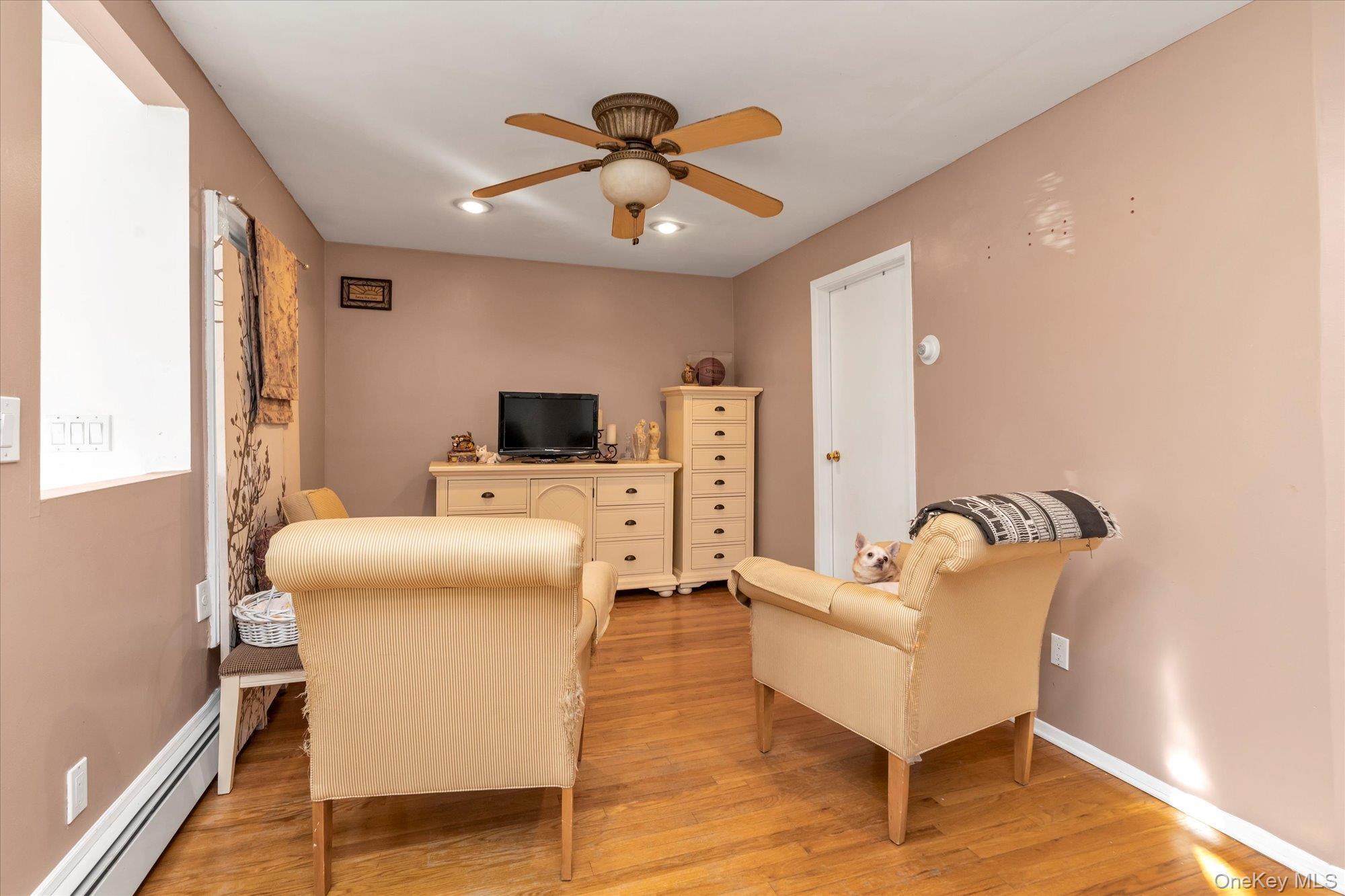 303 Oak Street Property Photo 4