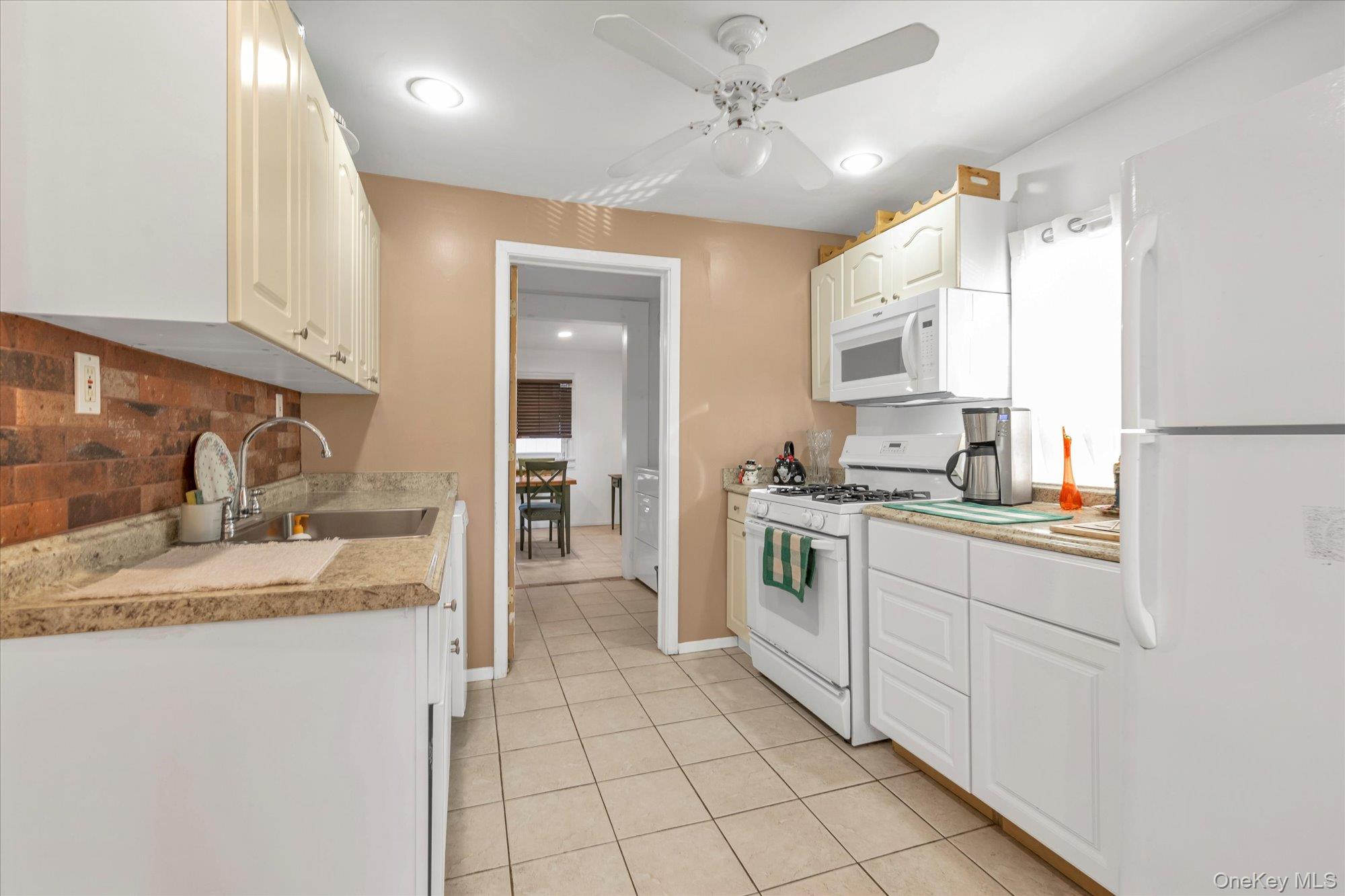 303 Oak Street Property Photo 5