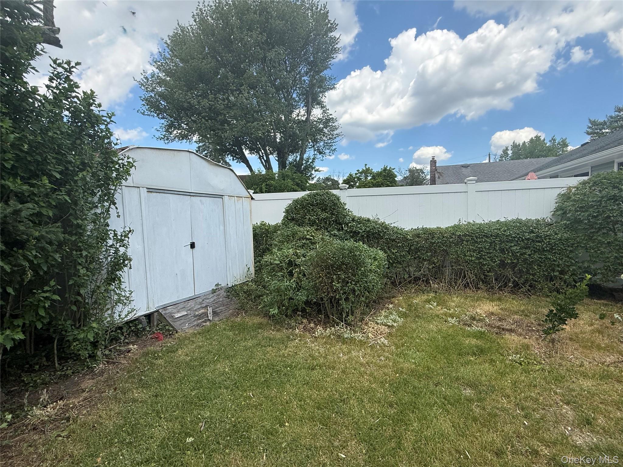 2582 Oceanside Road Property Photo 18
