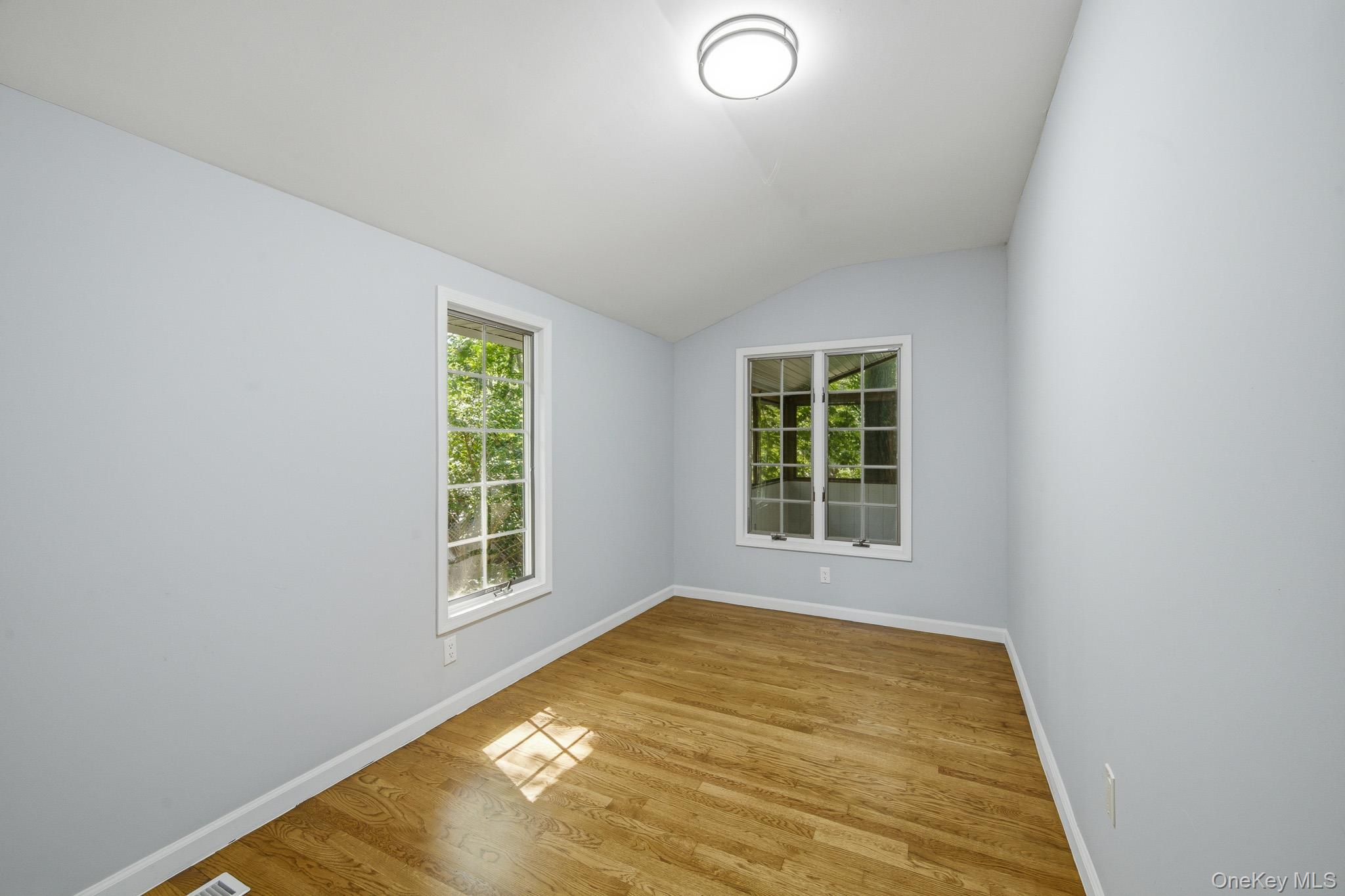 10 Woodland Lane Property Photo 7