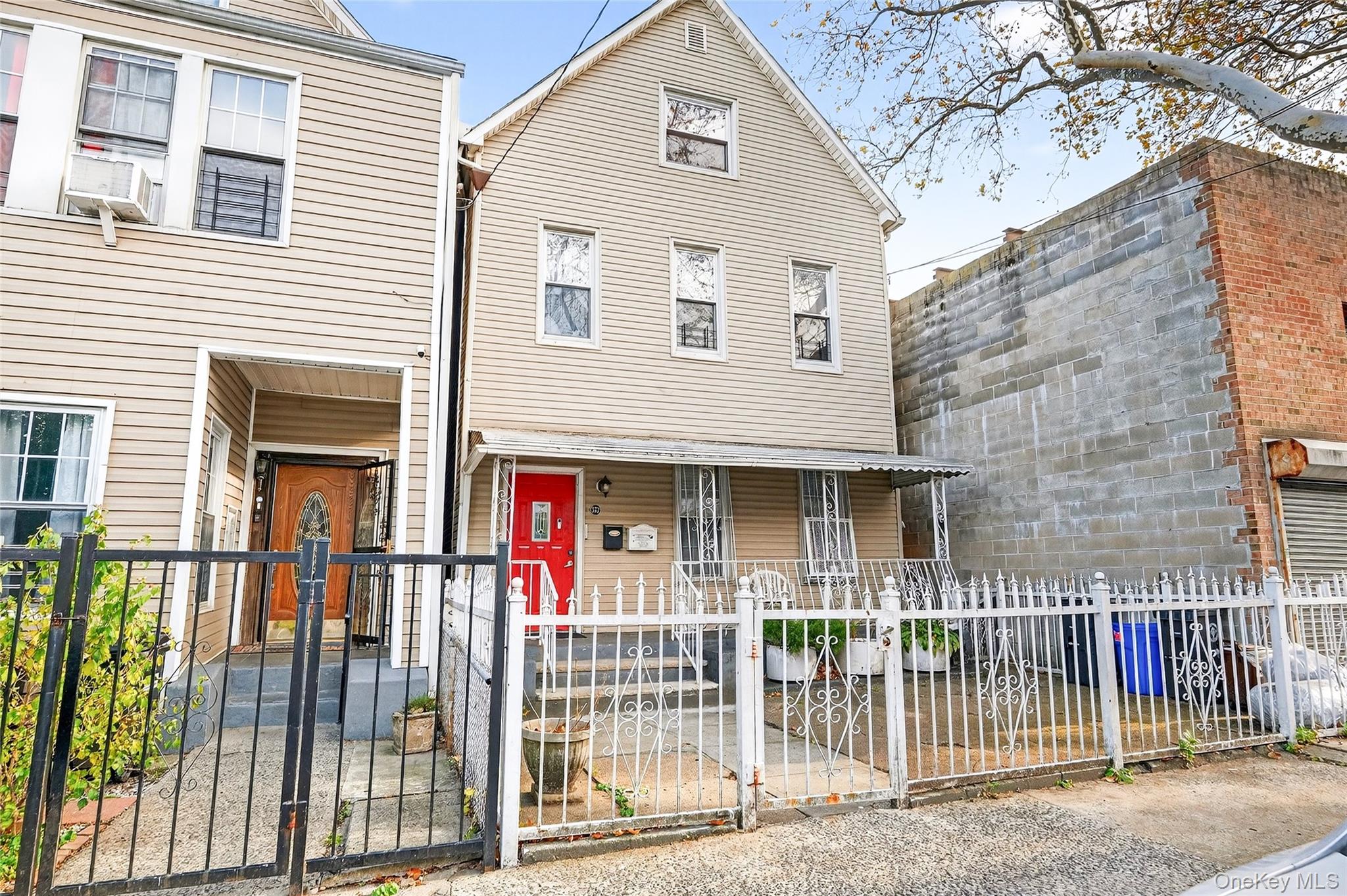 372 Bronx Park Avenue Property Photo 3