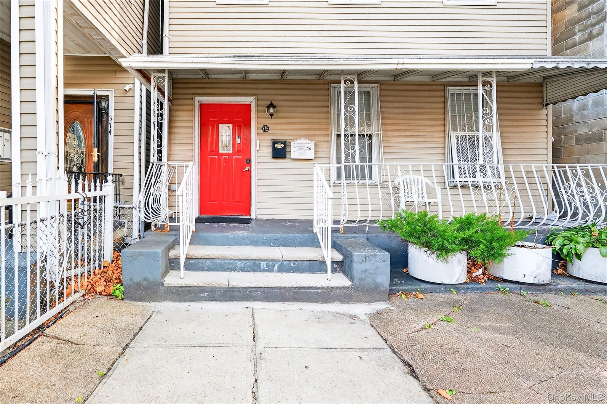 372 Bronx Park Avenue Property Photo 4