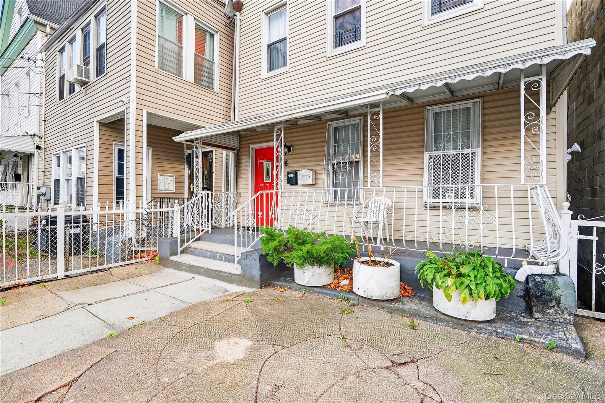 372 Bronx Park Avenue Property Photo 5